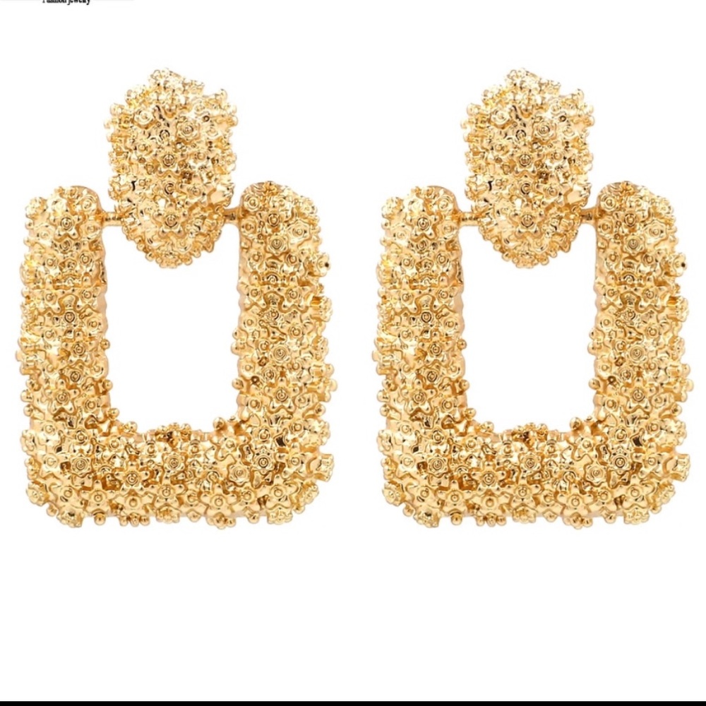Glam Vintage Fabulous Gold Earrings